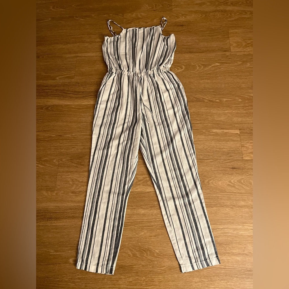 CisonoBlack and White Striped Sleeveless Jumpsuit with Relaxed Fit, size M.